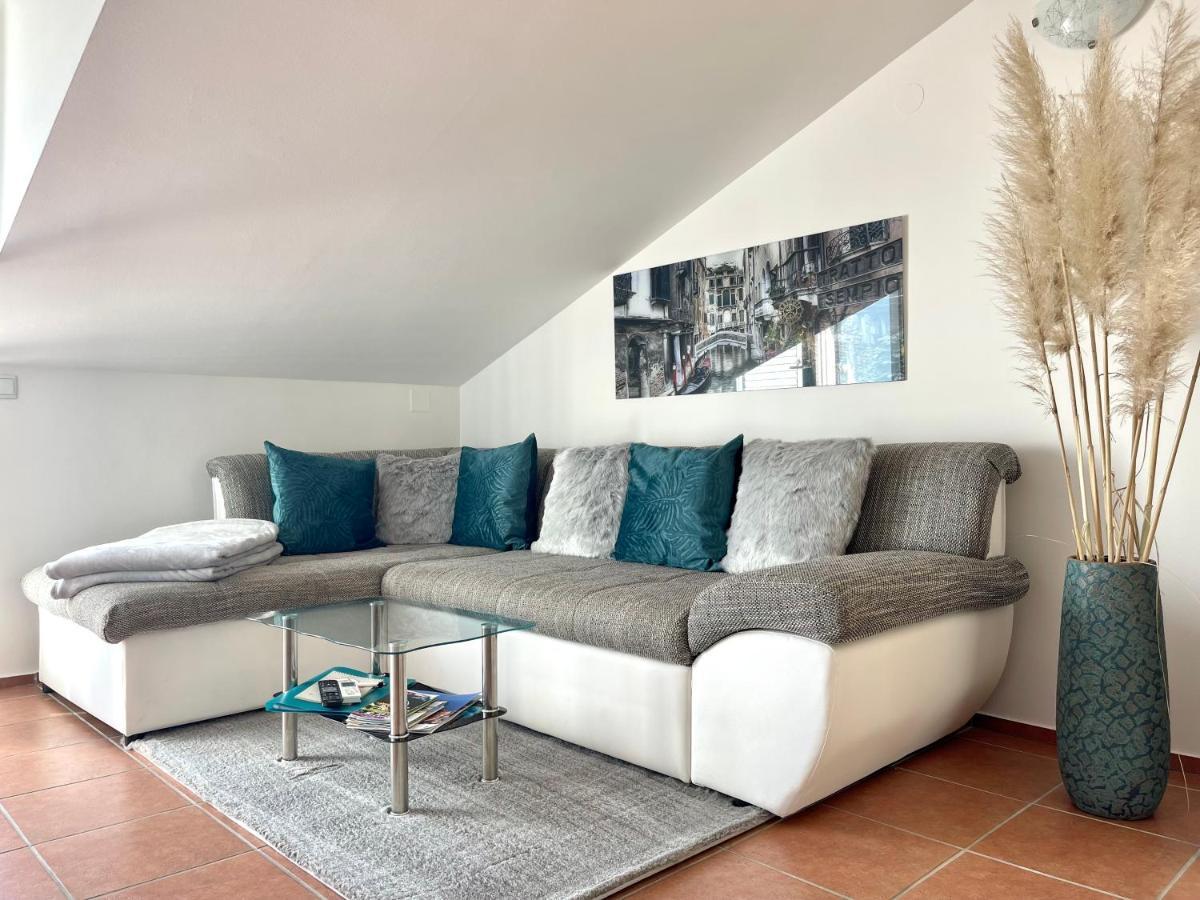 Apartment Lady Daniela Mit Meerblick In ลอฟราน ภายนอก รูปภาพ