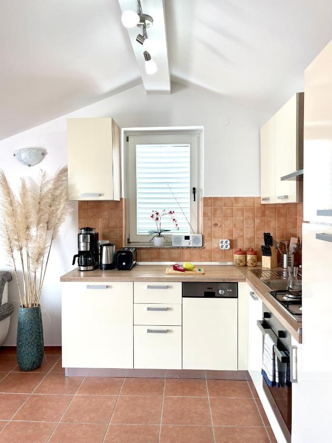 Apartment Lady Daniela Mit Meerblick In ลอฟราน ภายนอก รูปภาพ