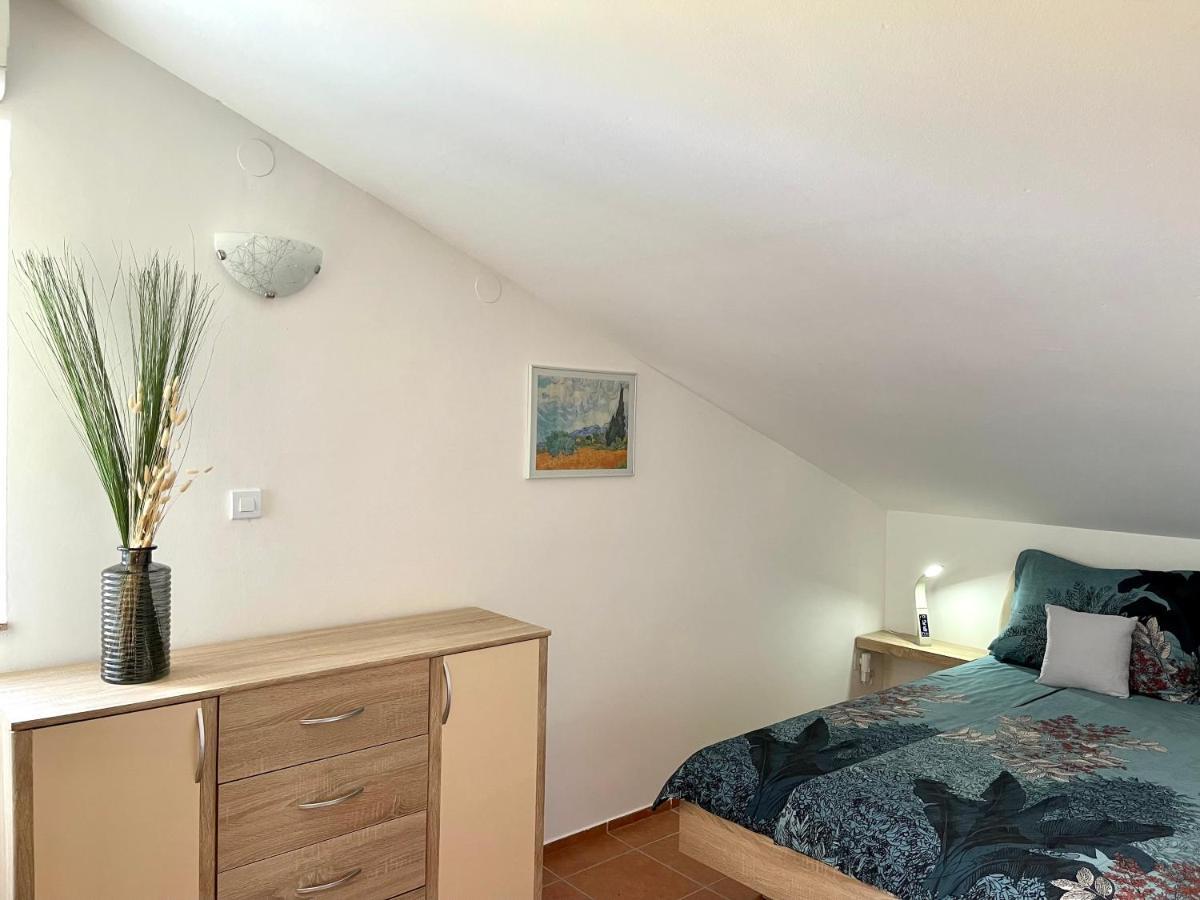 Apartment Lady Daniela Mit Meerblick In ลอฟราน ภายนอก รูปภาพ