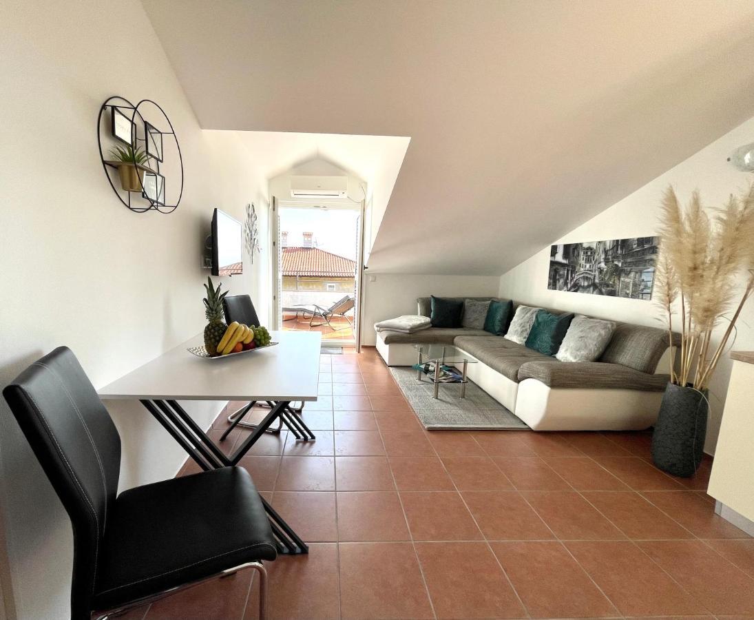 Apartment Lady Daniela Mit Meerblick In ลอฟราน ภายนอก รูปภาพ
