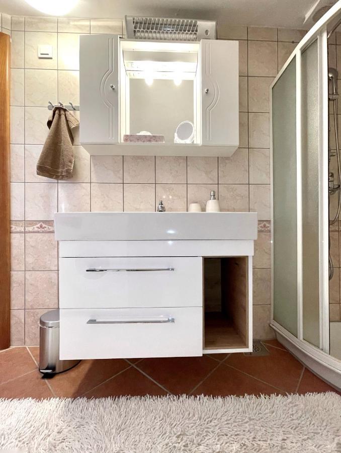 Apartment Lady Daniela Mit Meerblick In ลอฟราน ภายนอก รูปภาพ